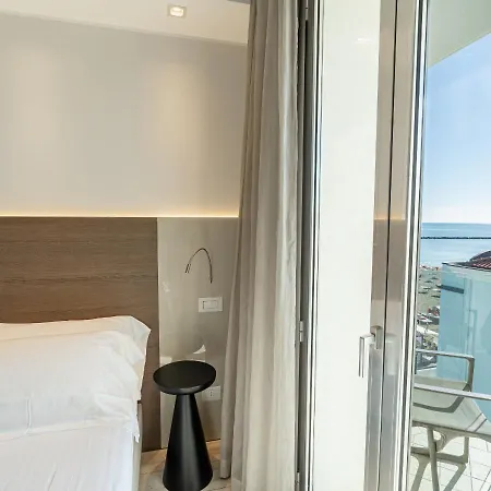 Savini Отель 4*