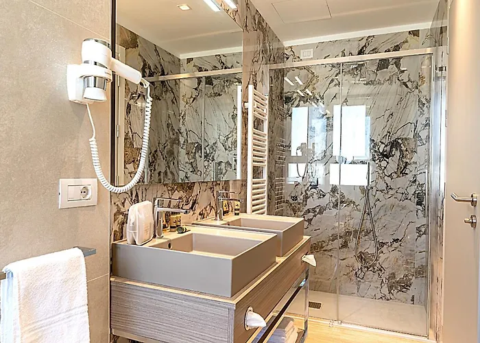 Savini ベラーリア・イジェア・マリーナ